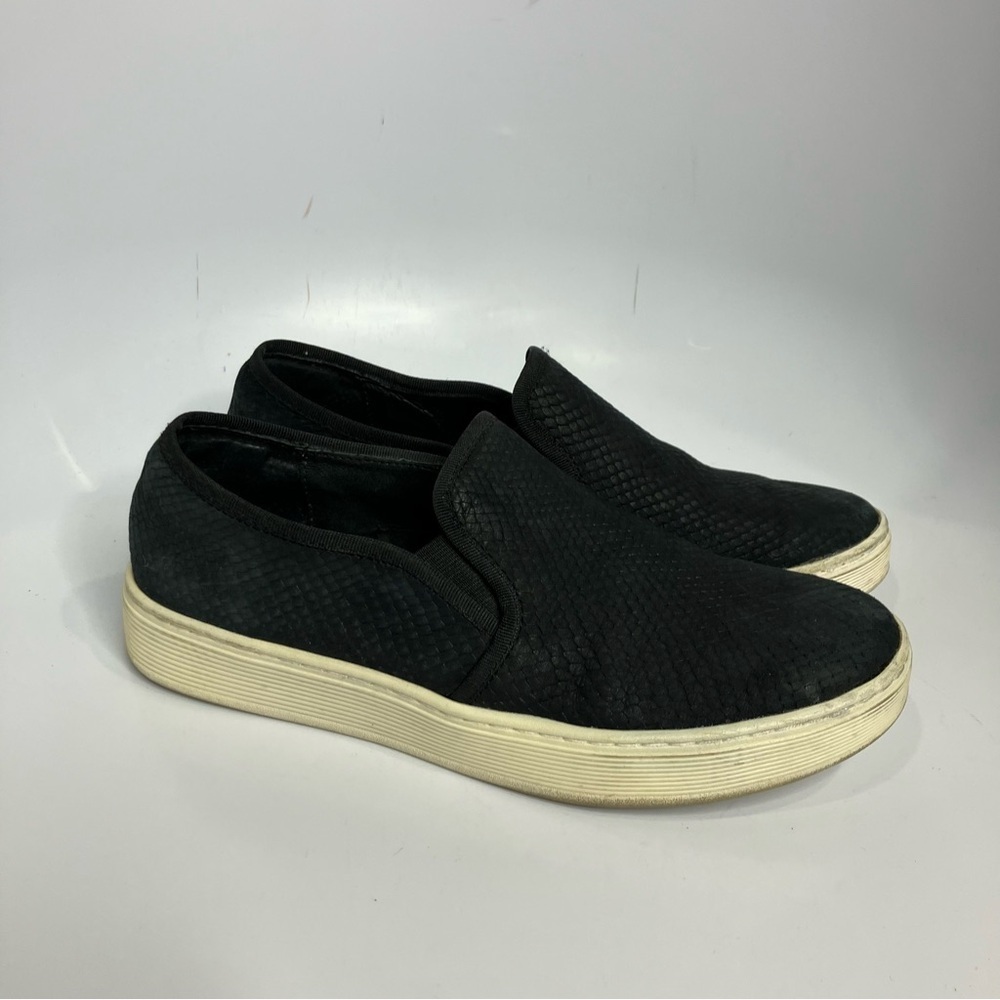 Sofft textured black leather slip on sneakers size 9